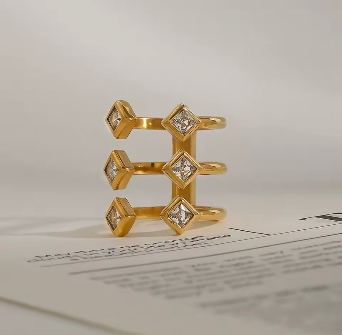 Bague en Acier Inoxydable Diamant Trois Couches – Anneau Empilable Irrégulier avec Zircon, Accessoire Élégant pour Femmes