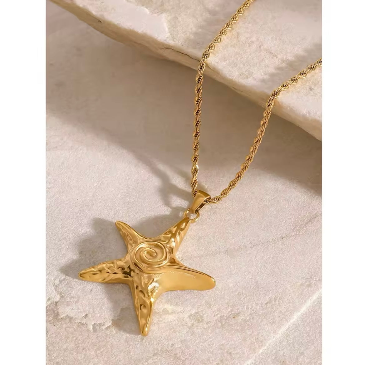 Collier Étoile en Acier Inoxydable Doré - Plaqué Or 18K | Bijou Élégant et Tendance