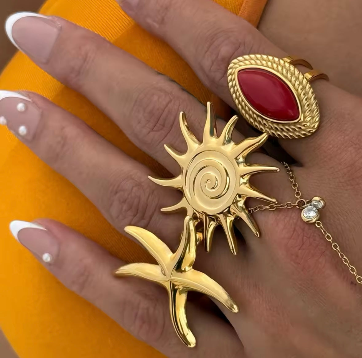 Bague Spirale Océan Vent – 18K Plaqué Or, Œil de Cheval et Soleil Rouge, Bague Empilable Élégante pour Femmes