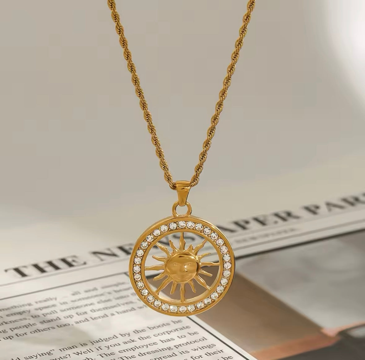 Collier Pendentif Soleil en Acier Inoxydable Doré - Plaqué Or 18K