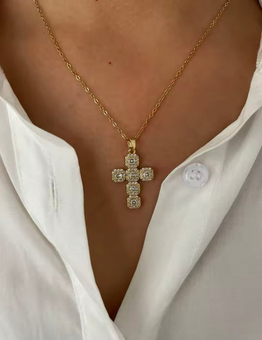 Collier Pendentif Croix en Métal et Cuivre – Chaîne en Acier Inoxydable, Bijou Élégant et Brillant pour Femme