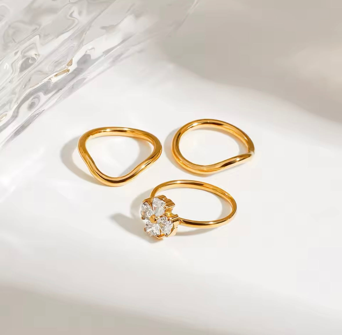 Ensemble de Bagues Minimalistes Trèfle – Acier Inoxydable, Diamant Eau, Bagues Empilables Élégantes pour Femmes