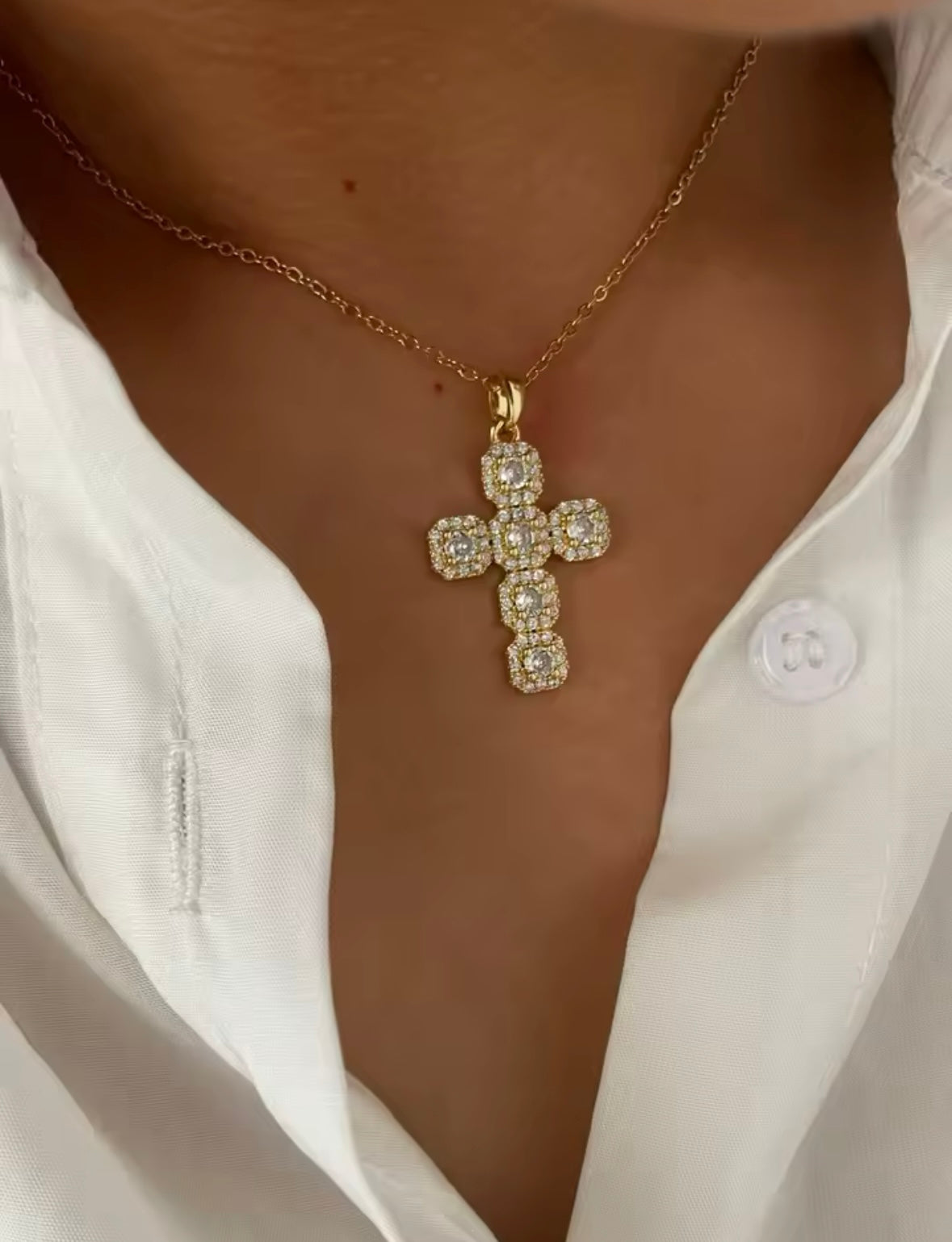 Collier Pendentif Croix en Métal et Cuivre – Chaîne en Acier Inoxydable, Bijou Élégant et Brillant pour Femme