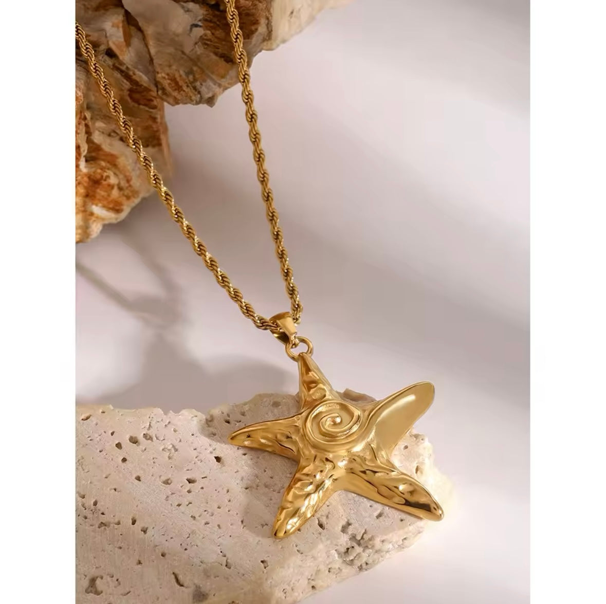 Collier Étoile en Acier Inoxydable Doré - Plaqué Or 18K | Bijou Élégant et Tendance