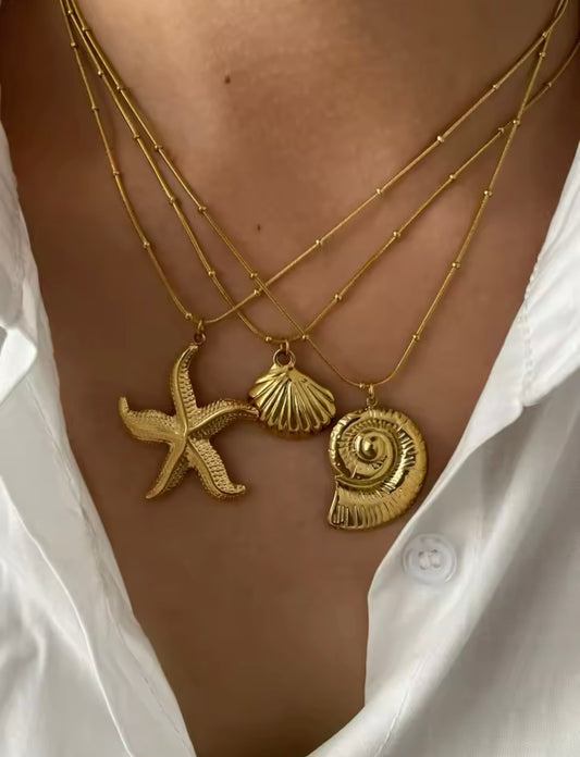 Collier Pendentif Minimaliste – Étoile de Mer, Rayure Conque, Pétoncle – Bijoux Élégants et Tendance pour Femme