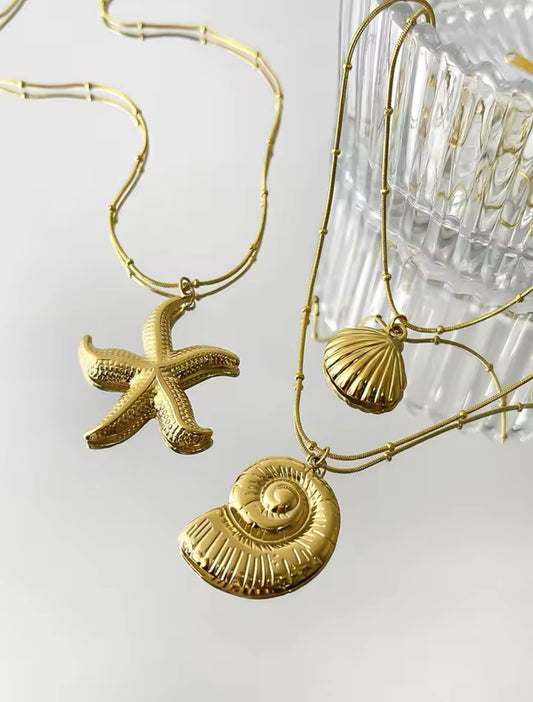 Collier Pendentif Minimaliste – Étoile de Mer, Rayure Conque, Pétoncle – Bijoux Élégants et Tendance pour Femme