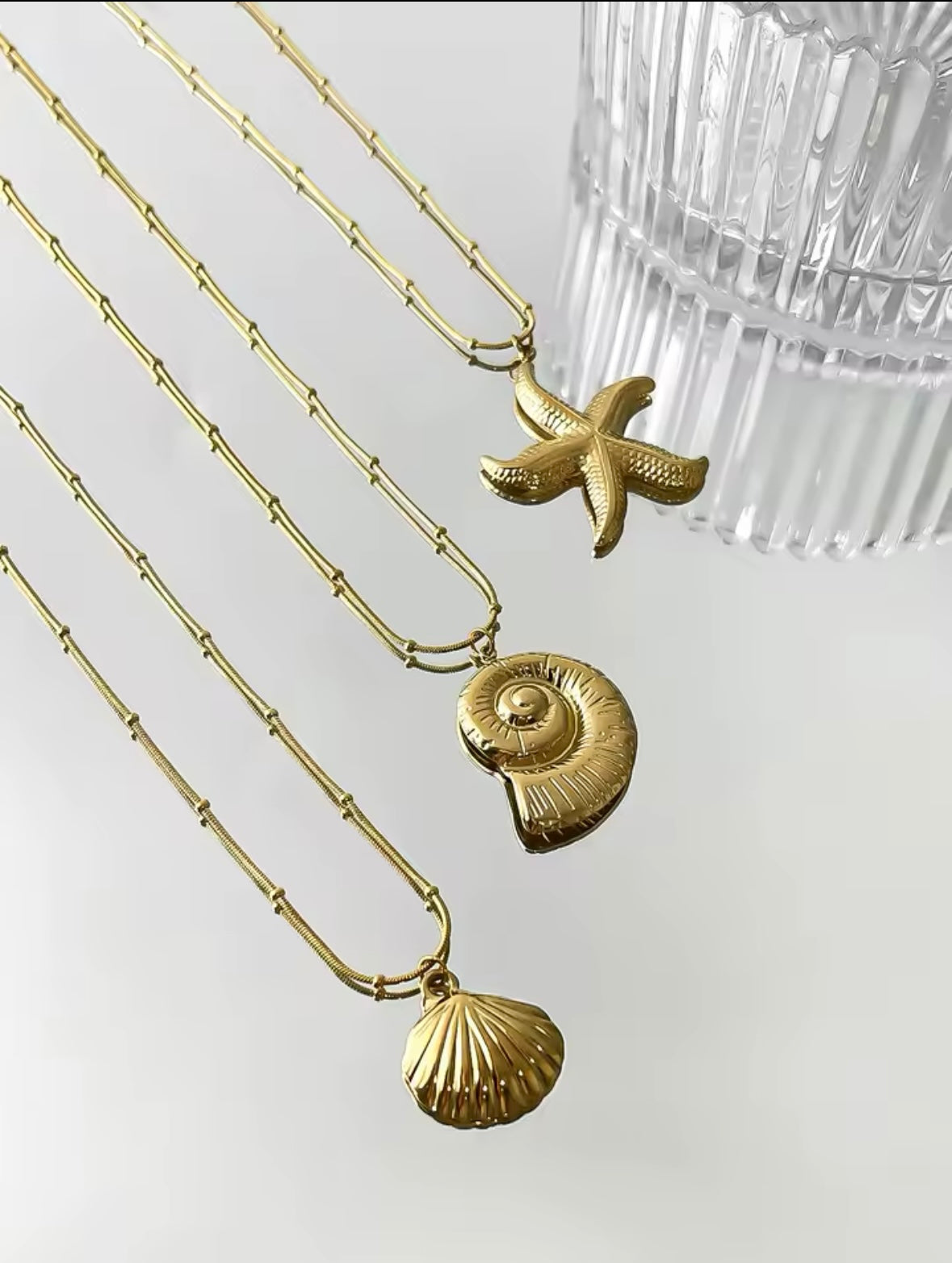 Collier Pendentif Minimaliste – Étoile de Mer, Rayure Conque, Pétoncle – Bijoux Élégants et Tendance pour Femme