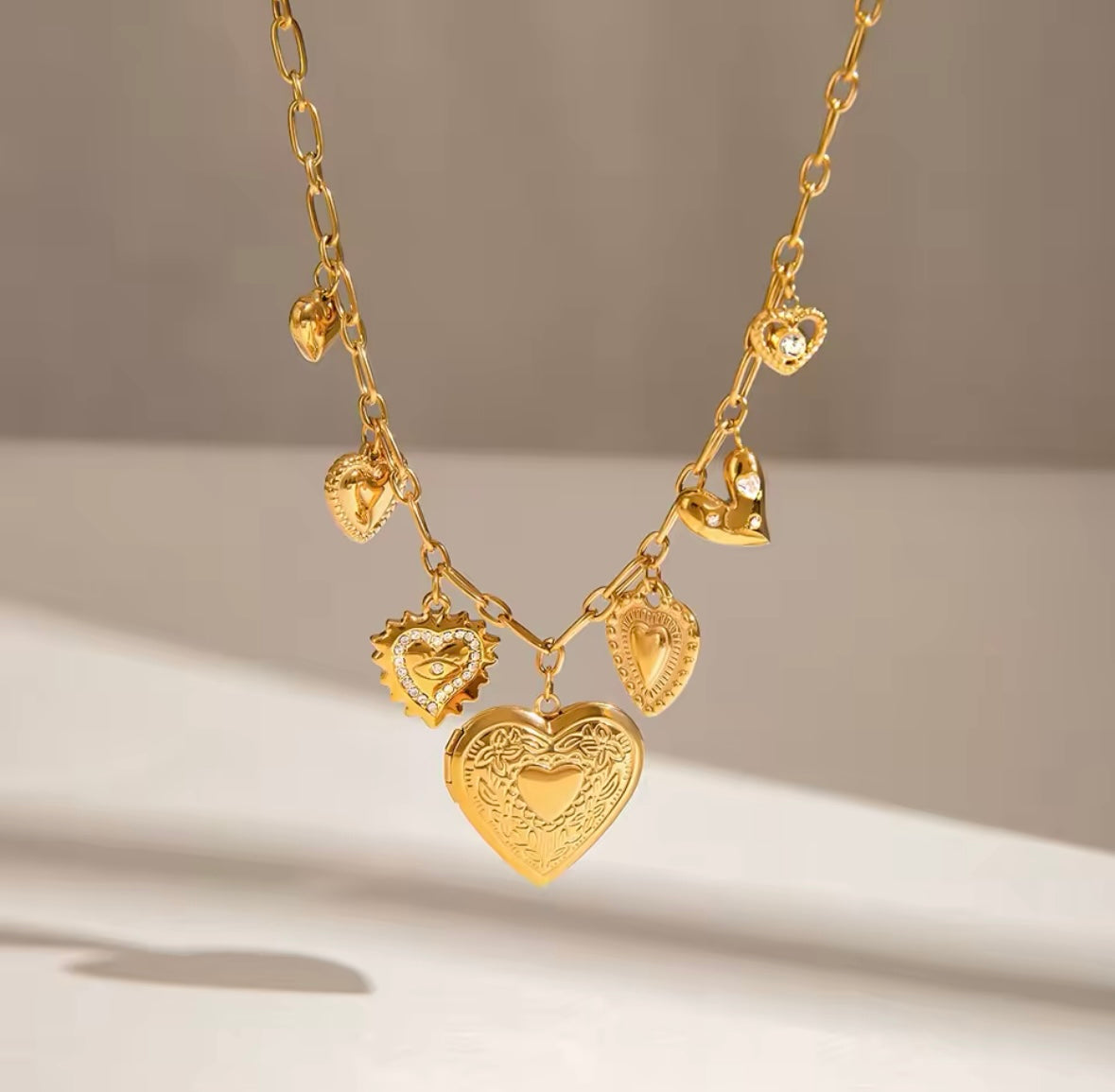 Collana con ciondolo a farfalla in acciaio inossidabile dorato - placcata in oro 18 carati | Elegante e raffinato