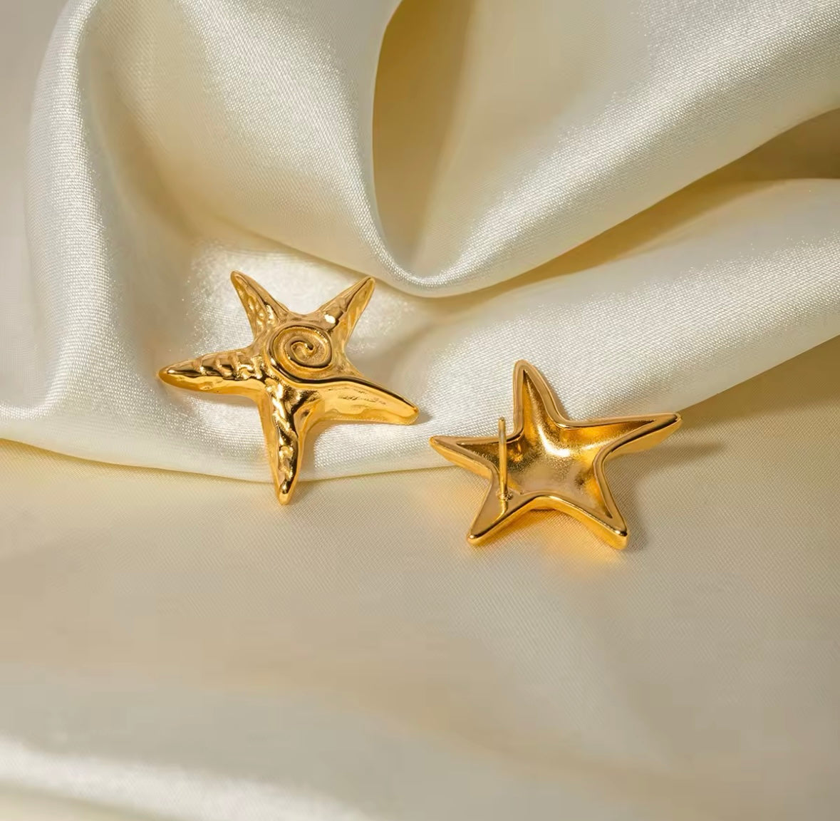 Boucles d’Oreilles Fil d’Étoile – Acier Inoxydable Plaqué Or 18K